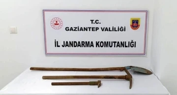 Gaziantep'te Tarihi Eser Kaçakçılığına Darbe: İslahiye'de 3 Şüpheli Suçüstü Yakalandı