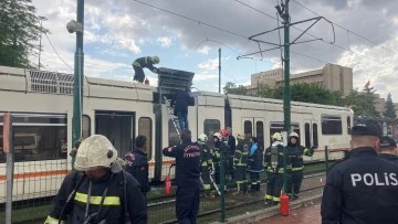 Gaziantep'te Tramvaya Yıldırım Düştü: Çıkan Yangın Söndürüldü