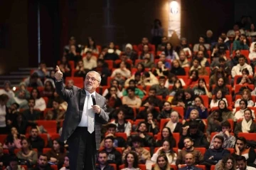 Gaziantep Üniversitesi'nde Deprem Bölgesi Zirvesi: Uzmanlar Bir Araya Geldi