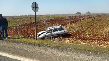 Halfeti'de Kontrolünü Kaybeden Otomobil Fıstık Tarlasına Devrildi: Sürücü Yaralandı