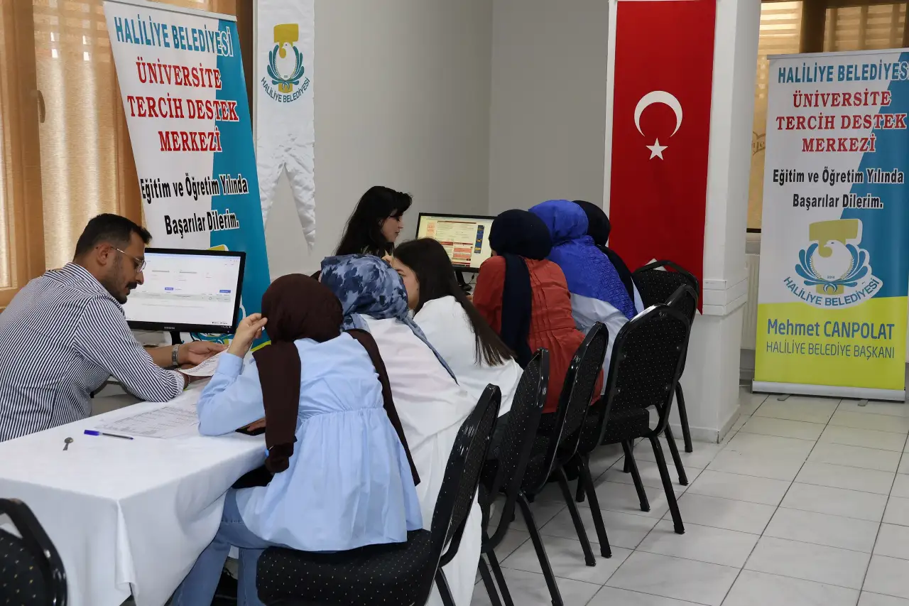 Haliliye Belediyesi &Uuml;niversite Adaylarını Tercih S&uuml;recinde de Yalnız Bırakmıyor