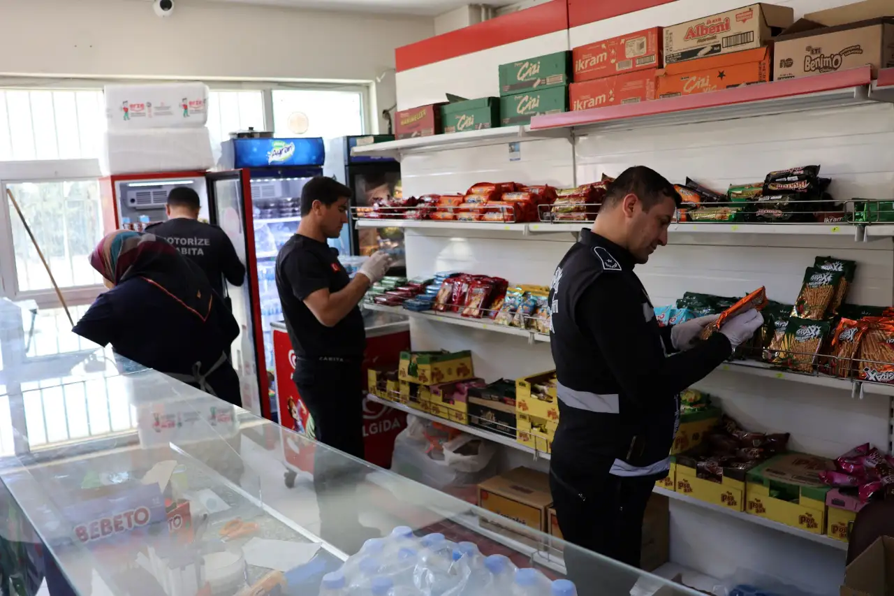 Haliliye'de Okul Kantinleri Mercek Altında: &Ouml;ğrencilerin Sağlığı İ&ccedil;in Titiz Denetim
