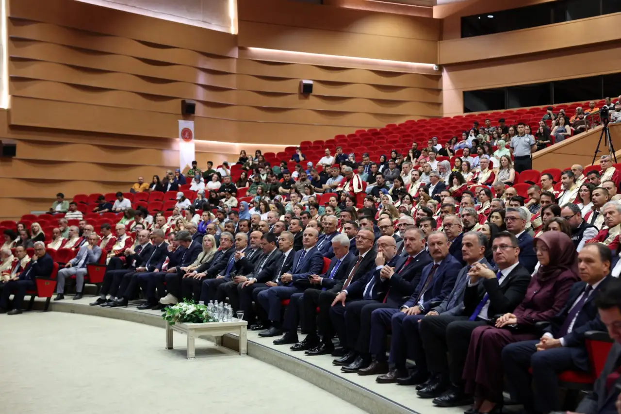 Harran &Uuml;niversitesi&rsquo;ne B&uuml;y&uuml;k Gurur: "Spor Dostu Kamp&uuml;s" Sertifikası Şanlıurfa&rsquo;ya Geldi!