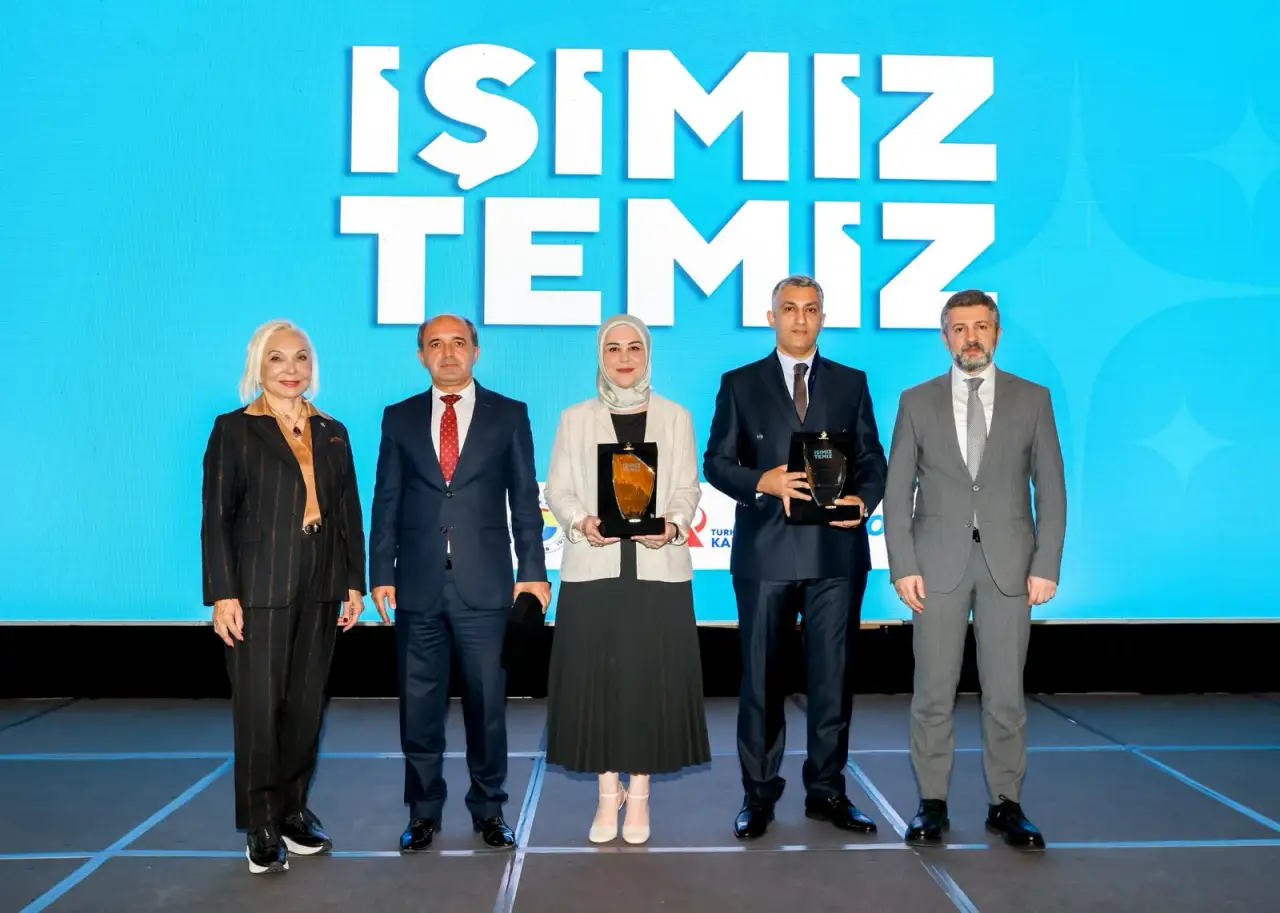 Hijyen ve Eğitimde Zirve Siverek&rsquo;in: "İşimiz Temiz Projesi"nde T&uuml;rkiye Derecesi Geldi!