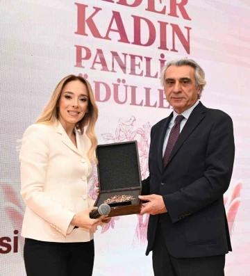 İpek Cıncıkcı'ya &quot;Anadolu'dan Yükselen Kadın&quot; Onuru