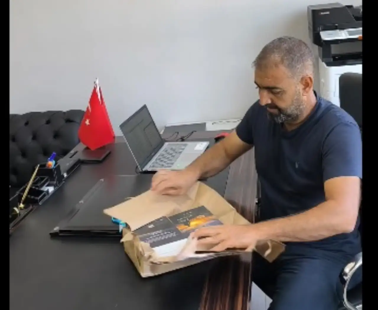 İsa Şenateş&rsquo;ten Siverek Bayır&ouml;z&uuml; Okul K&uuml;t&uuml;phanesine Anlamlı Kitap Desteği