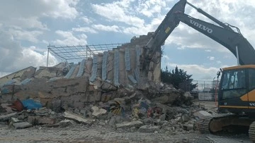 İslahiye'de Atatürk Stadyumu Tribünlerinin Yıkımı Başladı