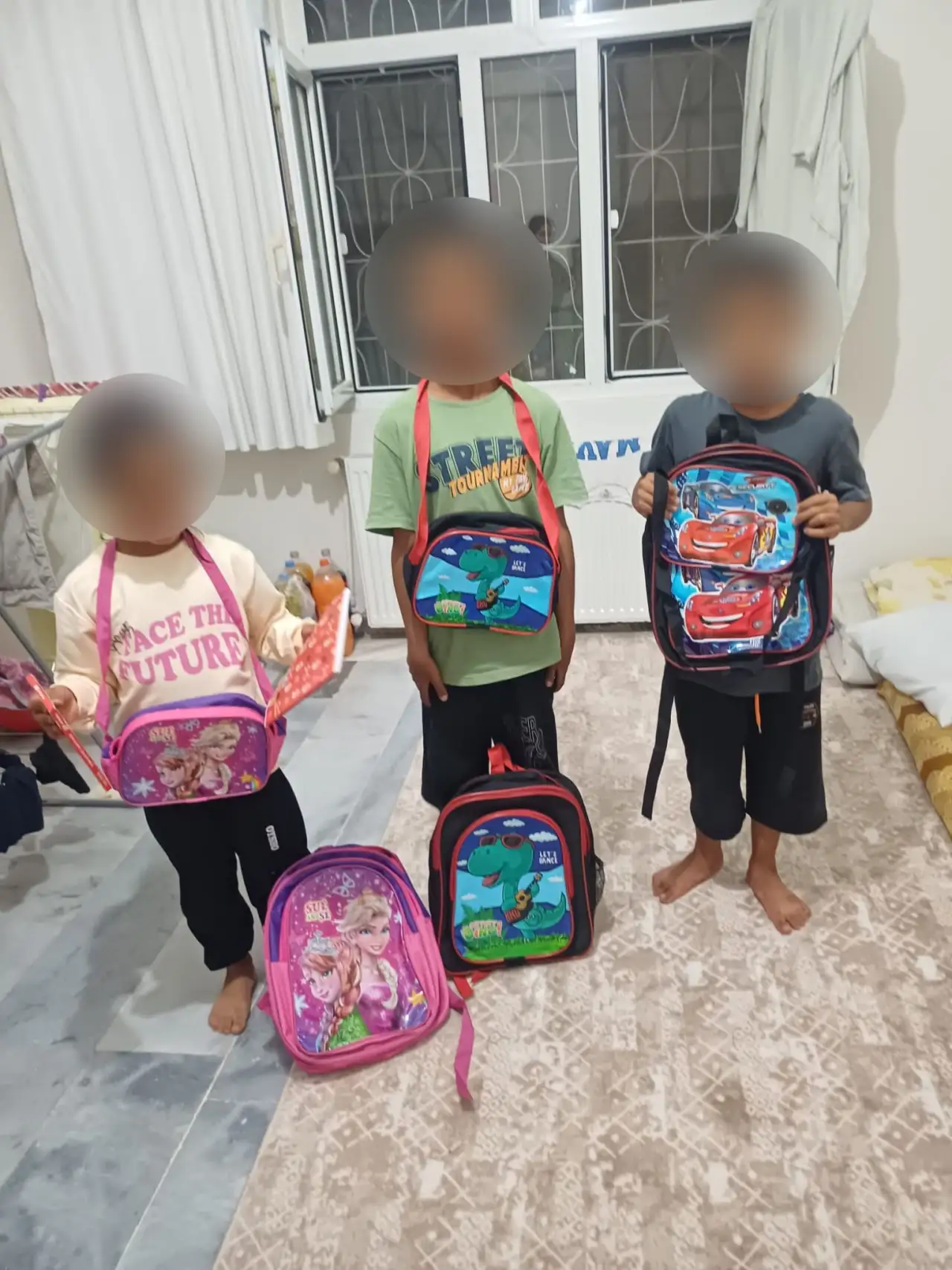 İstanbul’dan Siverek’e 40 Öğrenciye Kırtasiye Desteği