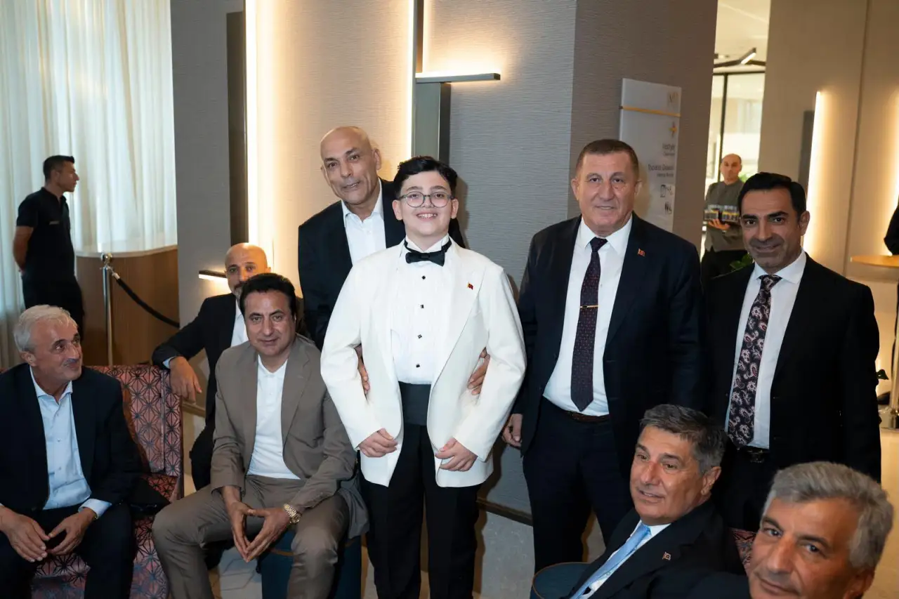 İzmir&rsquo;de G&uuml;lel Ailesinin G&ouml;rkemli S&uuml;nnet Ş&ouml;leni Hafızalara Kazındı