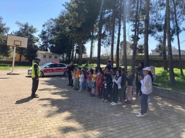 Jandarma, Gaziantep İslahiye'de İlkokul Öğrencilerine Trafik Eğitimi Verdi