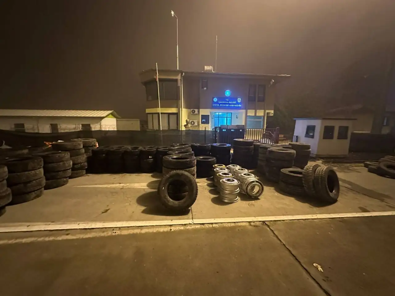 Jandarmadan Kaçak Lastik Operasyonu: Piyasa Değeri 2 Milyon TL!