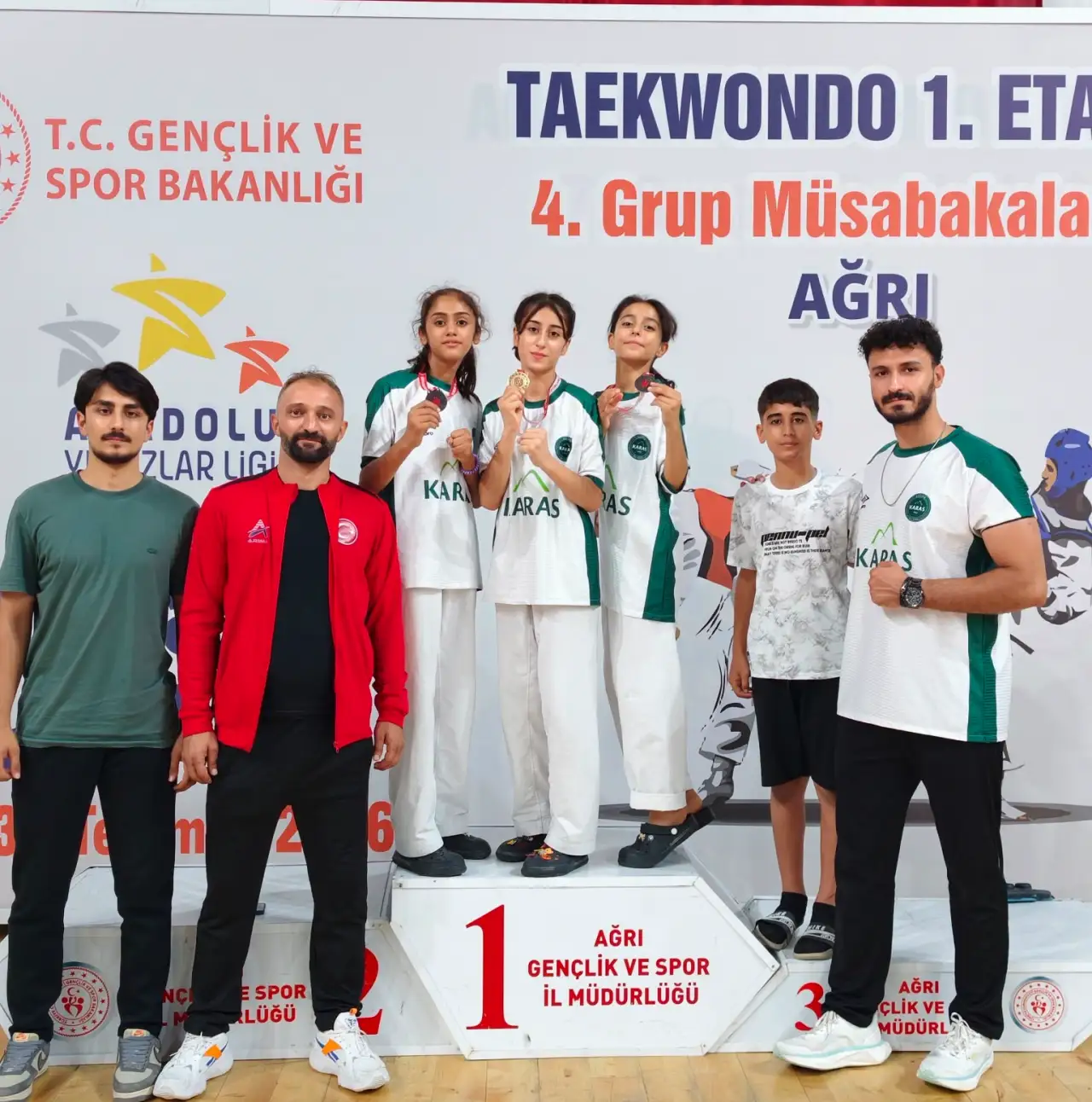 Karacadağ Spor Kul&uuml;b&uuml;&rsquo;nden Ağrı&rsquo;da Madalya Yağmuru