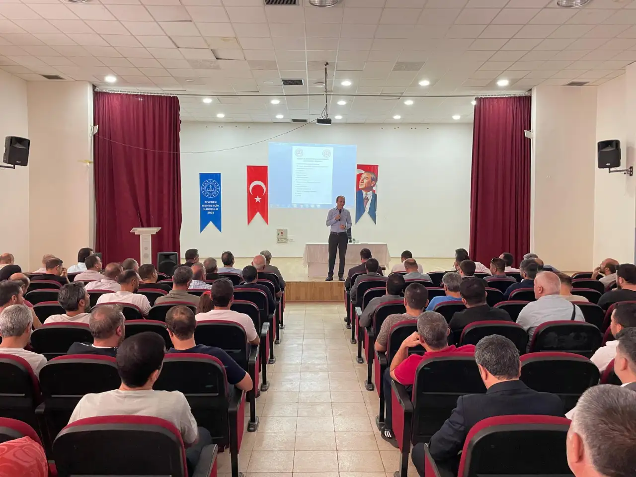 Kaymakam Salih Sak Okul Müdürleri ile Bir Araya Geldi