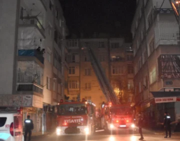 KAYSERİ - Apartmanda Çıkan Yangında 1 Kişi Dumandan Etkilendi