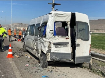 Kayseri'de Trafik Kazası: Kamyon ve İşçi Servisleri Çarpıştı, 10 İşçi Yaralandı