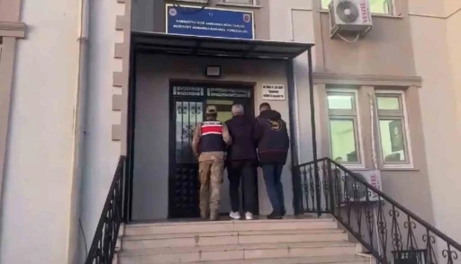 Kendi İmzasını Atan Hırsızın Sonu: Arka Camdaki Yazı Ele Verdi!