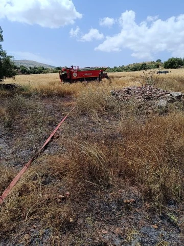 Kilis'te Arpa Ekili Arazide Çıkan Yangın Söndürüldü