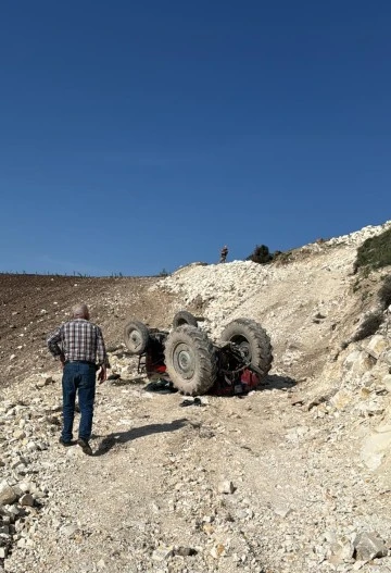 Kilis'te Devrilen Traktörün Sürücüsü Öldü