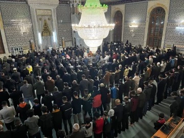 Kilis'te Ramazan Coşkusu: İlk Teravih Namazında Camiler Dolup Taştı
