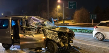 Kocaeli Kartepe'de Zincirleme Kaza: 3 Yaralı, 1'i Ağır