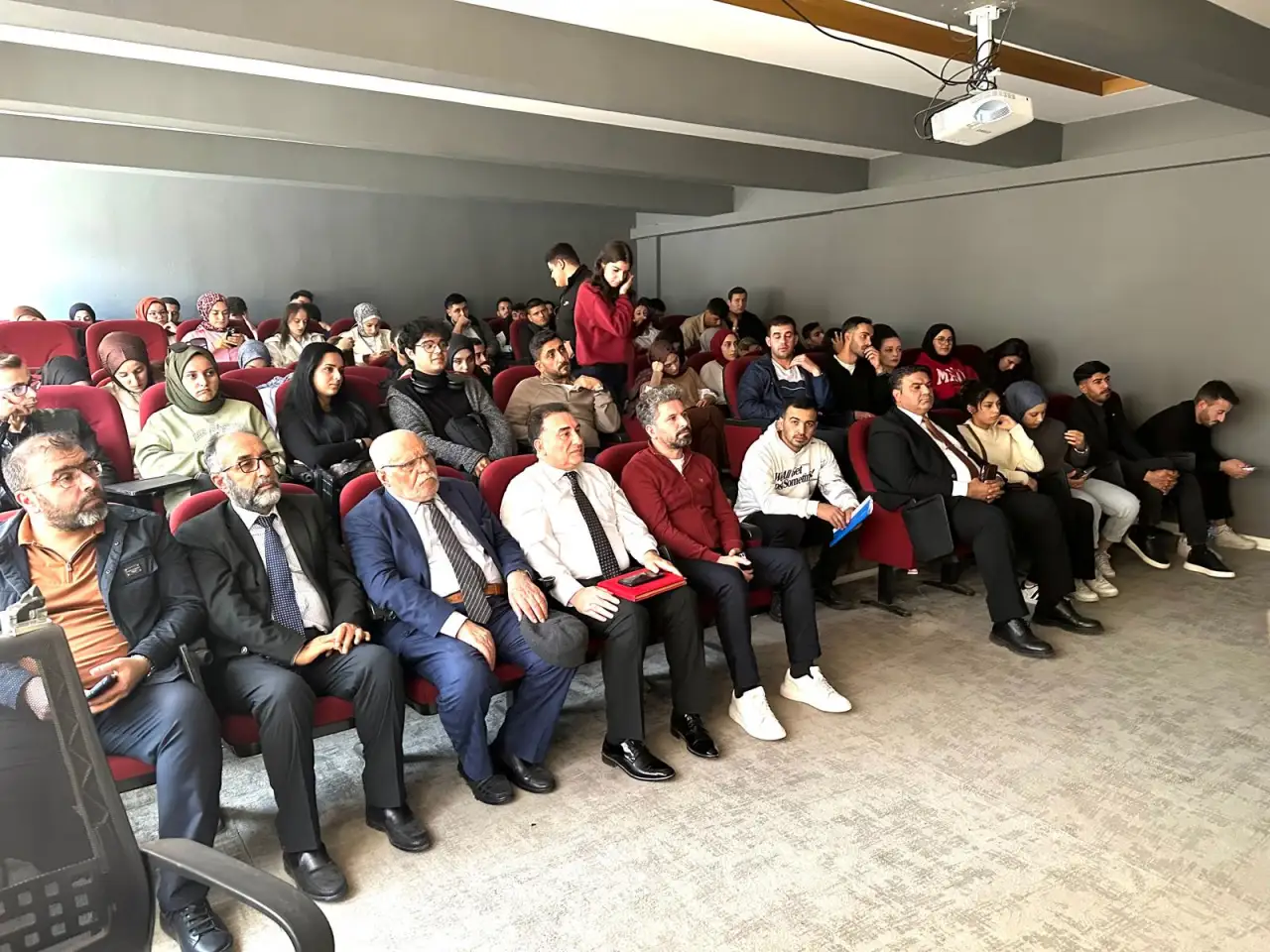 Koçali Aymaz Üniversitede Öğrencilerle Bir Araya Geldi