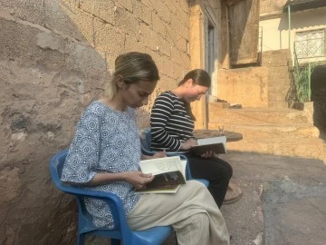 Mardin'de İki Kız Kardeşin Okuma Azmi Engel Tanımıyor