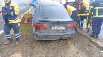 Mardin'de Otomobil Kaldırıma Çarptı: 4 Yaralı