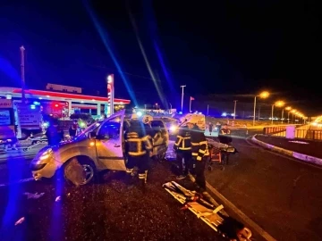 Mardin'de Trafik Kazası: Hafif Ticari Araç Devrildi, 4 Yaralı