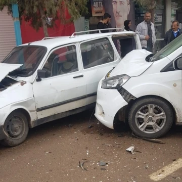 Mardin Ömerli'de Zincirleme Trafik Kazası: 1 Yaralı