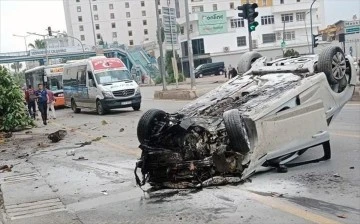 Mersin'de Kaldırıma Çarpan Araç: 1 Ölü, 2 Yaralı