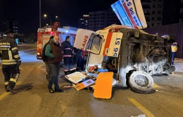 Mersin Yenişehir'de Ambulans ve Otomobilin Kaza Sonucu Çarpışması: 7 Yaralı