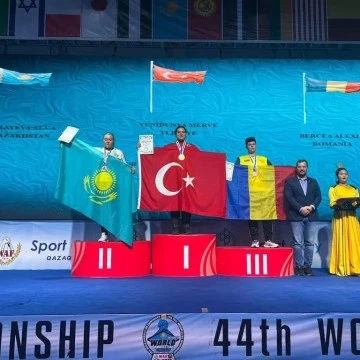 Merve Yenidünya: Bilek Güreşi Branşında Türkiye'yi Gururlandıran Bir Şampiyon