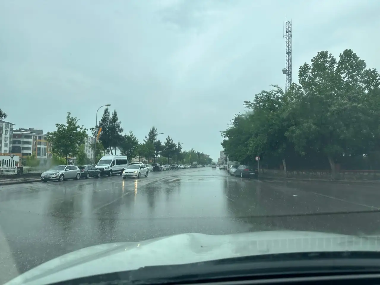 Meteoroloji'den Güneydoğu Anadolu'ya Sağanak Yağış Uyarısı: Ani Sel Riski!