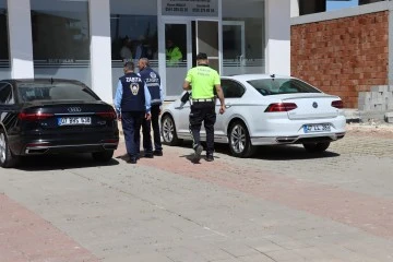 Midyat'ta Kaldırım İşgali: Sürücülere Yapılan Uyarılar