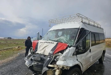 Midyat'ta Tanker ile Minibüs Çarpıştı: 9 Yaralı Var!