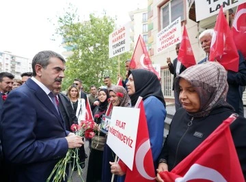 Milli Eğitim Bakanı Yusuf Tekin'den Diyarbakır Annelerine Destek Ziyareti