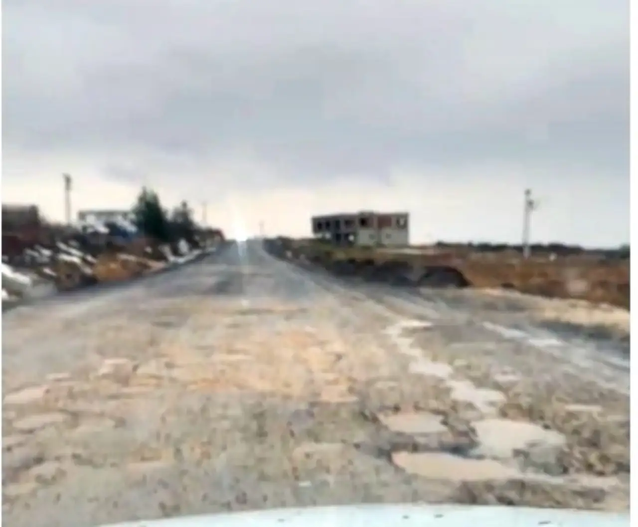 Milyonluk Yatırım &Uuml;&ccedil; Ayda &Ccedil;&ouml;kt&uuml;: Siverek-Viranşehir Yolunda &lsquo;&Ccedil;ukur&rsquo; &Ccedil;ilesi Bitmek Bilmiyor!