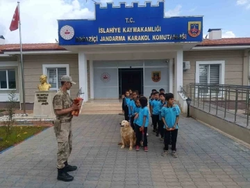 Minik Öğrencilerden Jandarmaya Özel Ziyaret