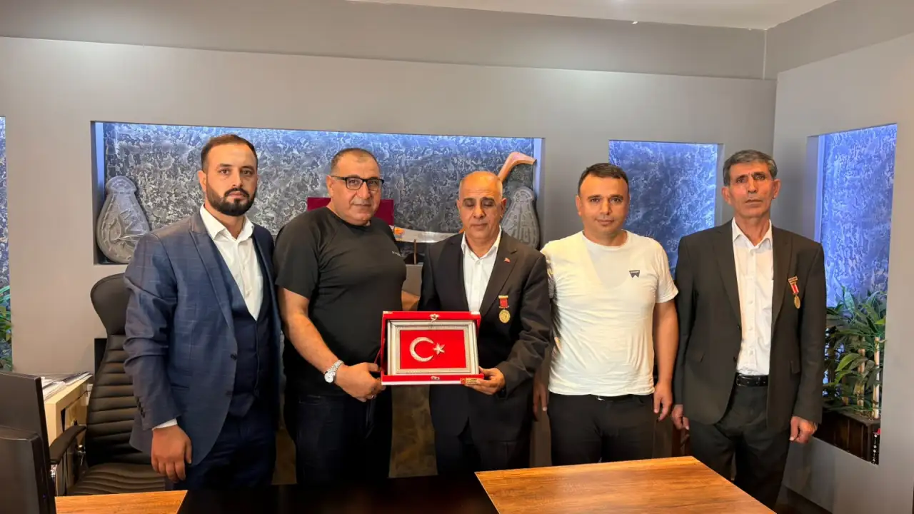 Murat Yenig&uuml;n&rsquo;den Siverek Şehit Aileleri ve Gaziler Derneği&rsquo;ne Anlamlı Destek