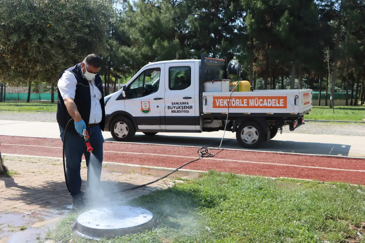 Şanlıurfa'da Haşerelere Karşı&nbsp; 85 Personel ve 40 Ara&ccedil; Gece G&uuml;nd&uuml;z Sahada