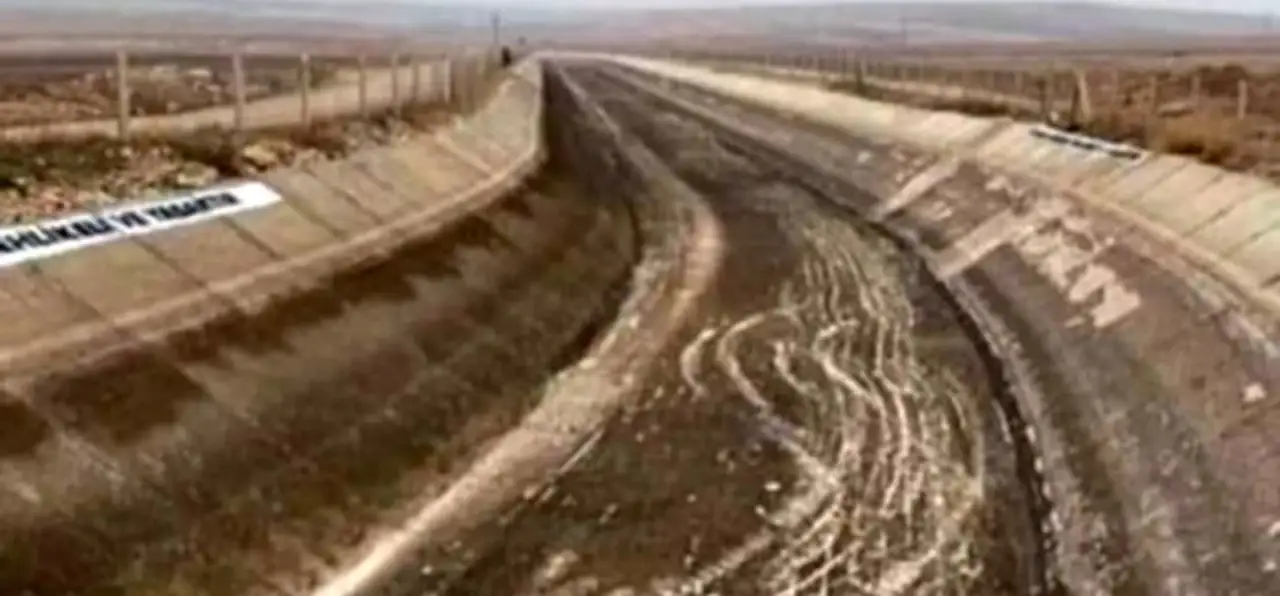 ŞANLIURFA&rsquo;DA TARIMSAL KRİZ: SURU&Ccedil; OVASI&rsquo;NDA TOHUMLAR TOPRAK ALTINDA &Ccedil;&Uuml;R&Uuml;YOR