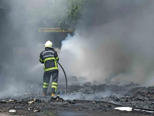  Atık Madde Yangını Paniğe Neden Oldu: İtfaiye Müdahale Etti