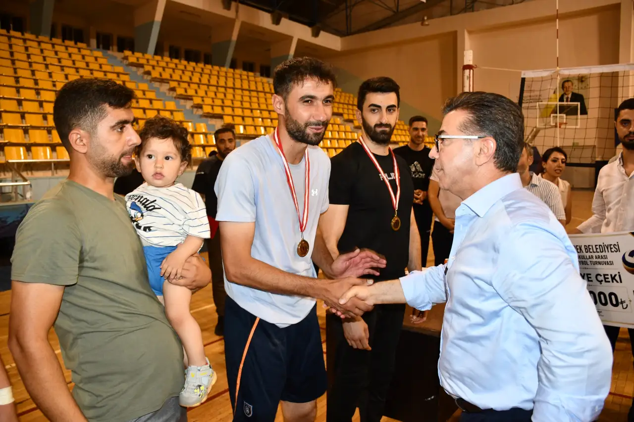 Siverek&rsquo;te&nbsp; &Ouml;ğretmenler Arası Voleybol Turnuvası Şampiyonunu Se&ccedil;ti