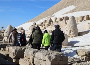 Nemrut Dağı'nda Turizm Sezonu Açıldı: Tarih ve Doğa Buluşuyor
