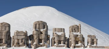 Nemrut Dağı'nın Anıtsal Heykelleri: Adıyaman'da Tarihin Zirvesi