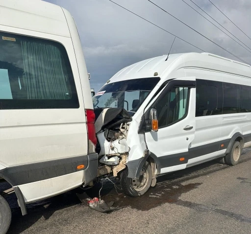 Öğretmen Servisleri Çarpıştı: 28 Yaralı