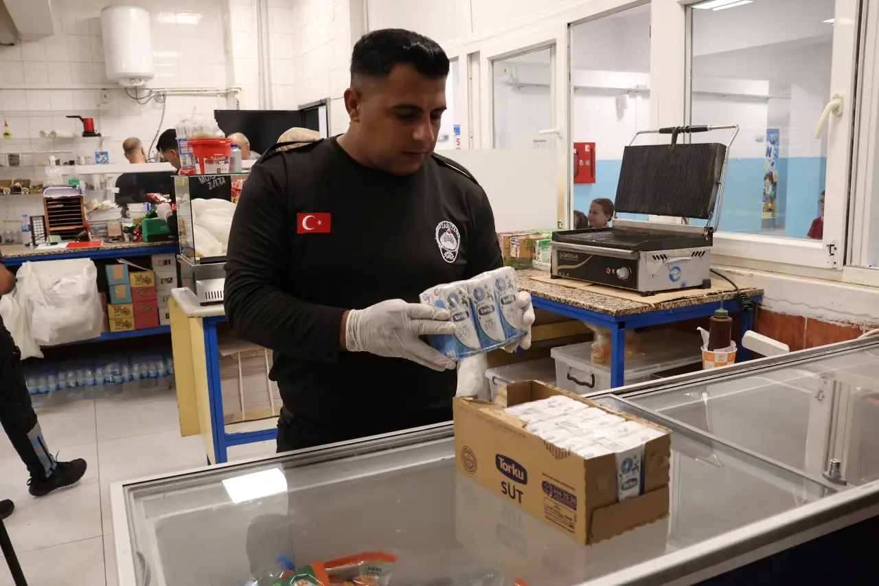Okul Kantinlerine  &Ouml;ğrencilerin Sağlığı İ&ccedil;in Kontroller Artırıldı