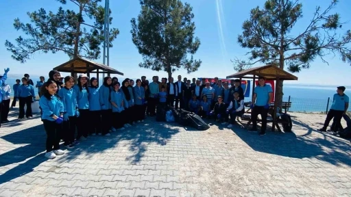 Örnek Davranış: Protokol ve Öğrenciler Doğa İçin El Ele Verdi