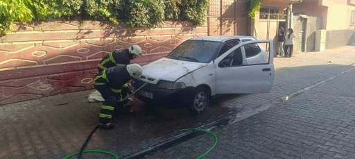 Park Halindeki Otomobil Alev Aldı: Korkutan Yangın Maddi Hasarla Atlatıldı