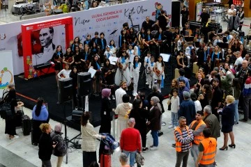 Sabiha Gökçen Havalimanı'nda 23 Nisan Coşkusu: Çocuk Orkestrasından Konser